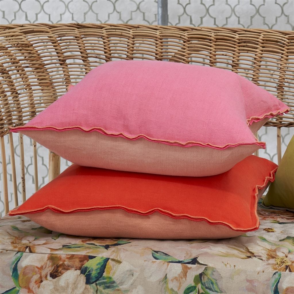 Cojín decorativo de lino hibisco y melocotón Brera Lino de Designers Guild