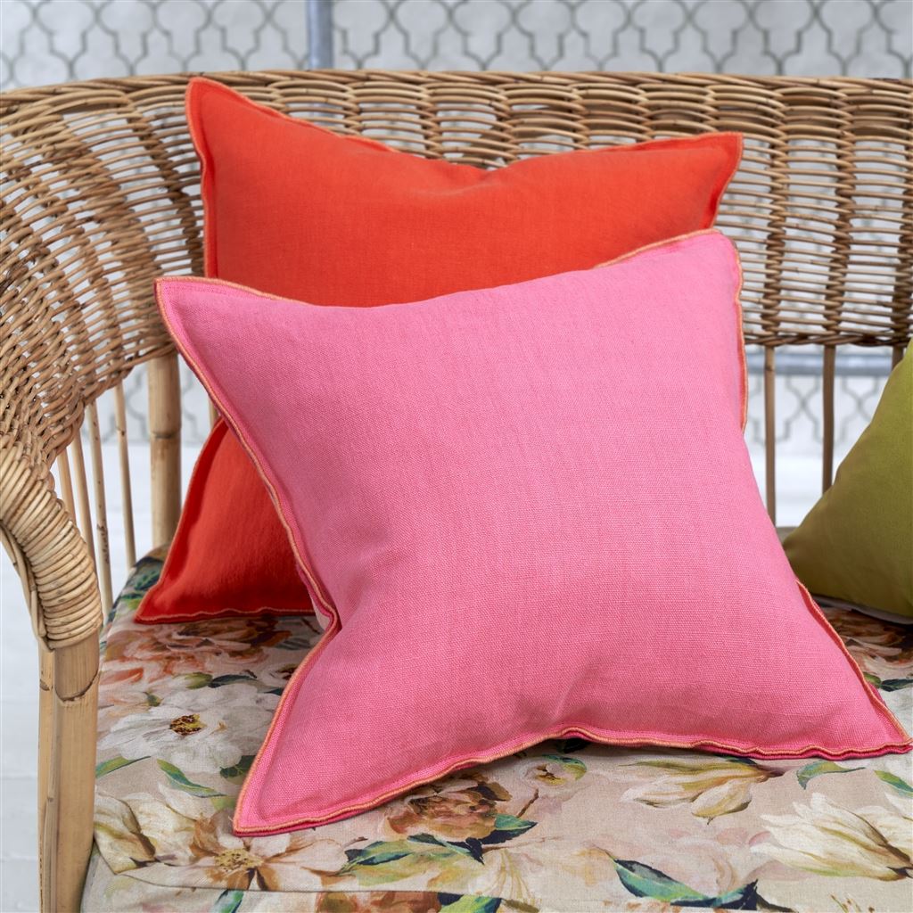 Cojín decorativo de lino hibisco y melocotón Brera Lino de Designers Guild