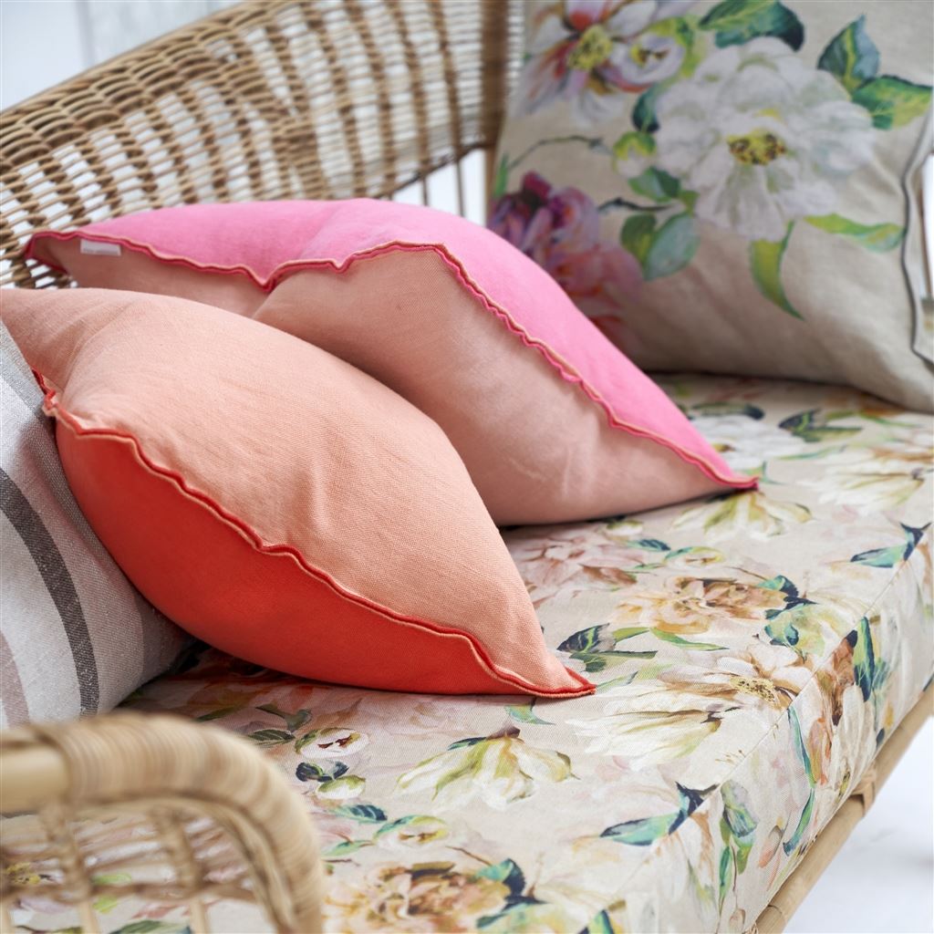 Cojín decorativo de lino hibisco y melocotón Brera Lino de Designers Guild