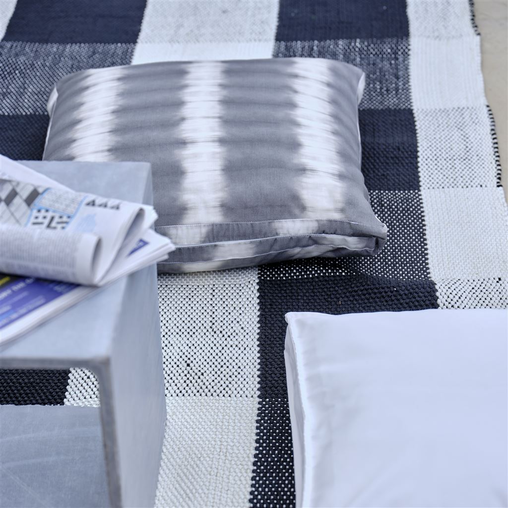 Alfombra de exterior Saliya Noir de Designers Guild