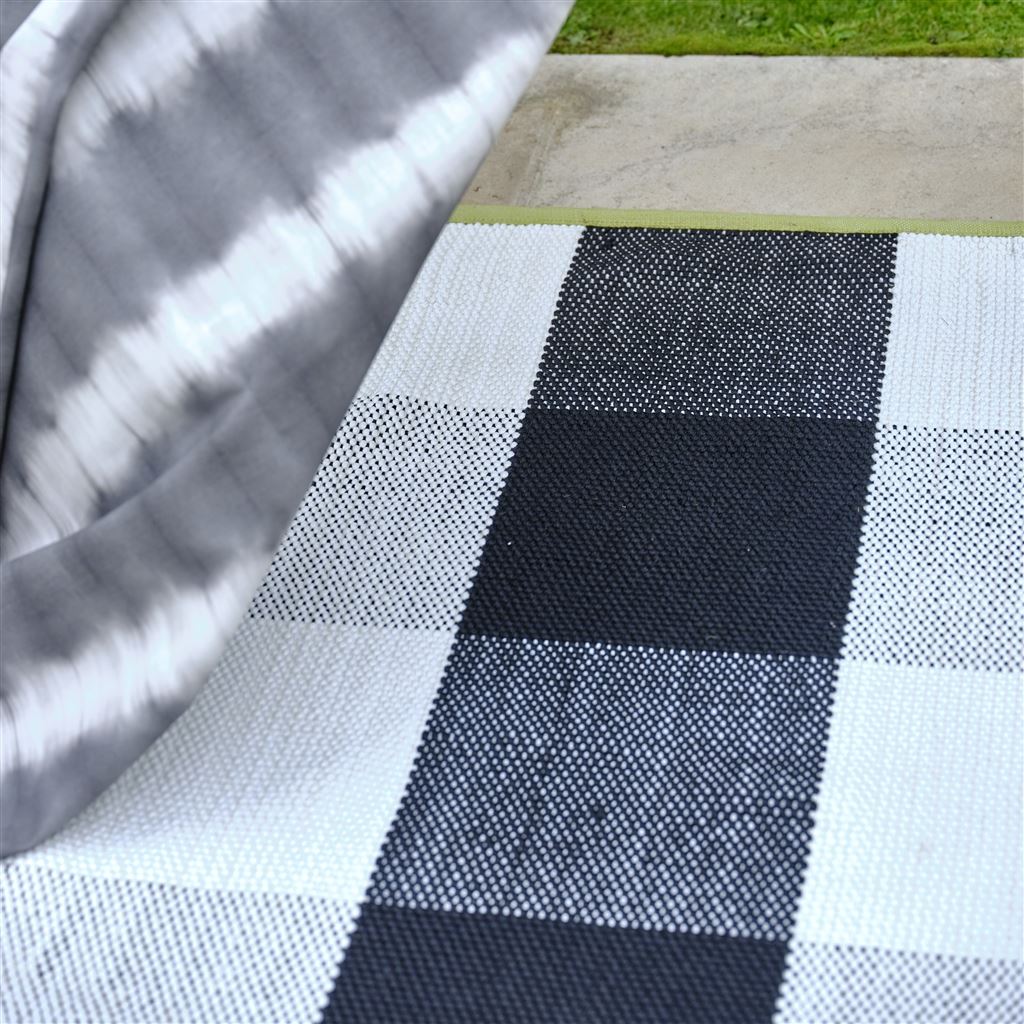 Alfombra de exterior Saliya Noir de Designers Guild