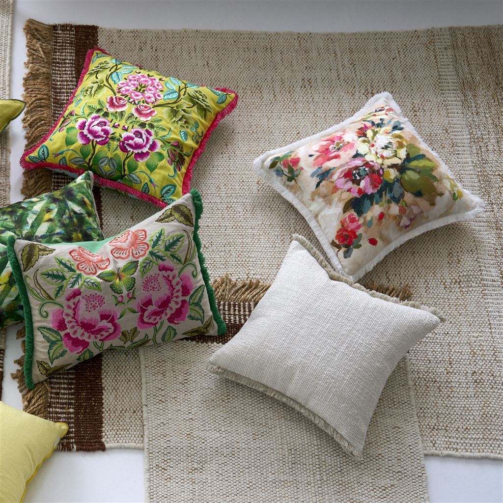 Cojín decorativo Eleonora Embroidered Alchemilla de algodón de Designers Guild