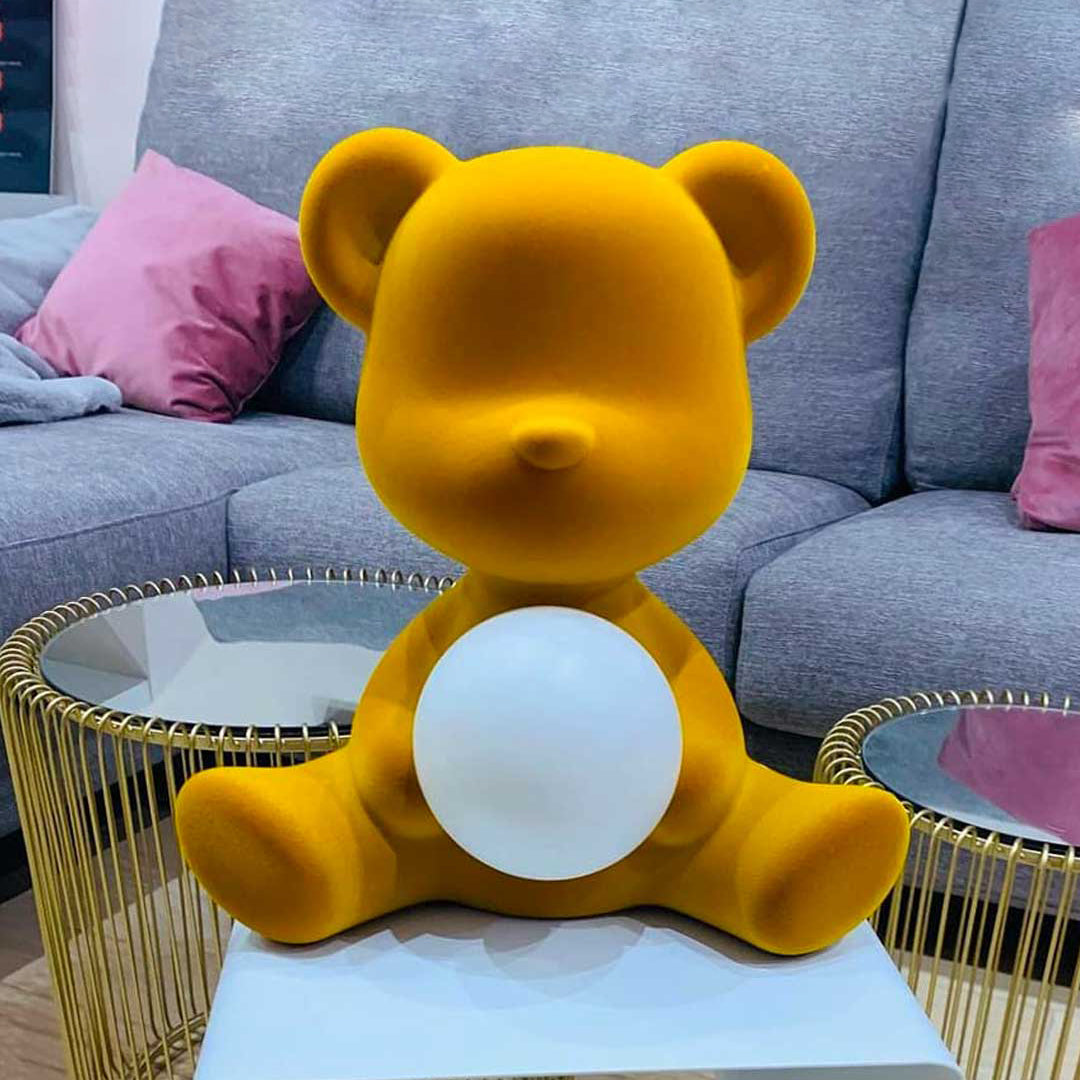 Lámpara LED Teddy Girl con acabado de terciopelo