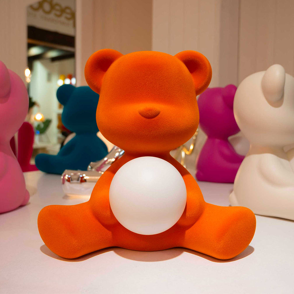 Lámpara LED Teddy Girl con acabado de terciopelo