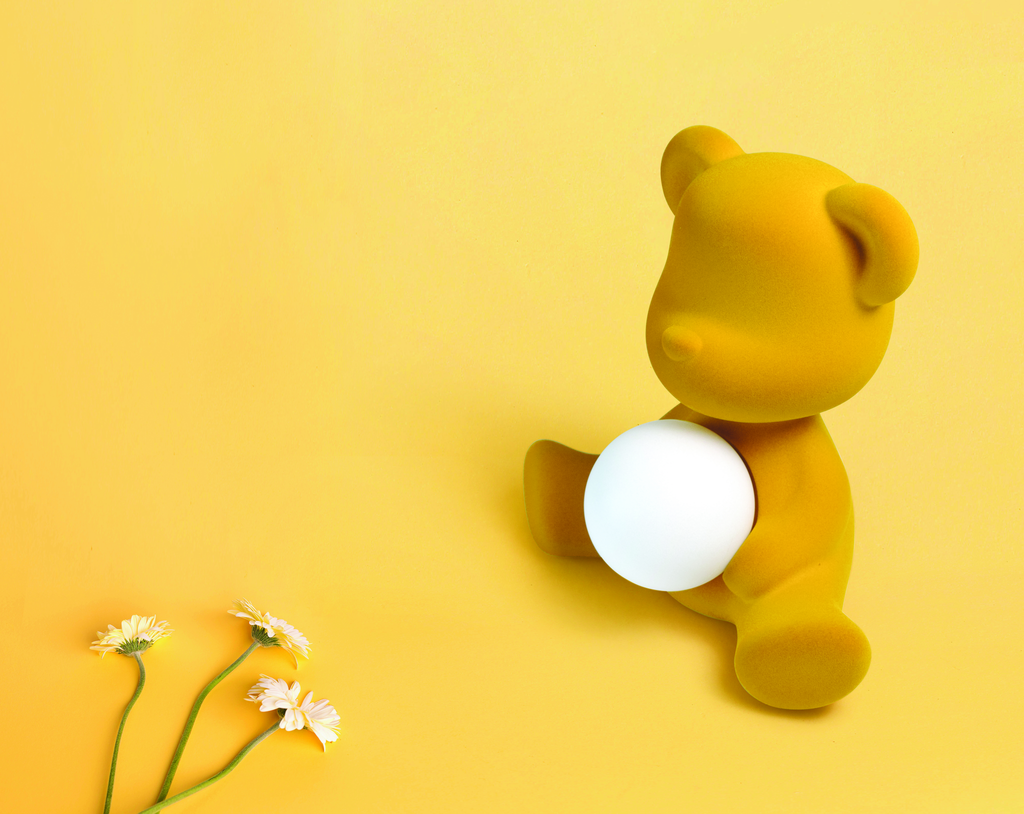 Lámpara LED Teddy Girl con acabado de terciopelo